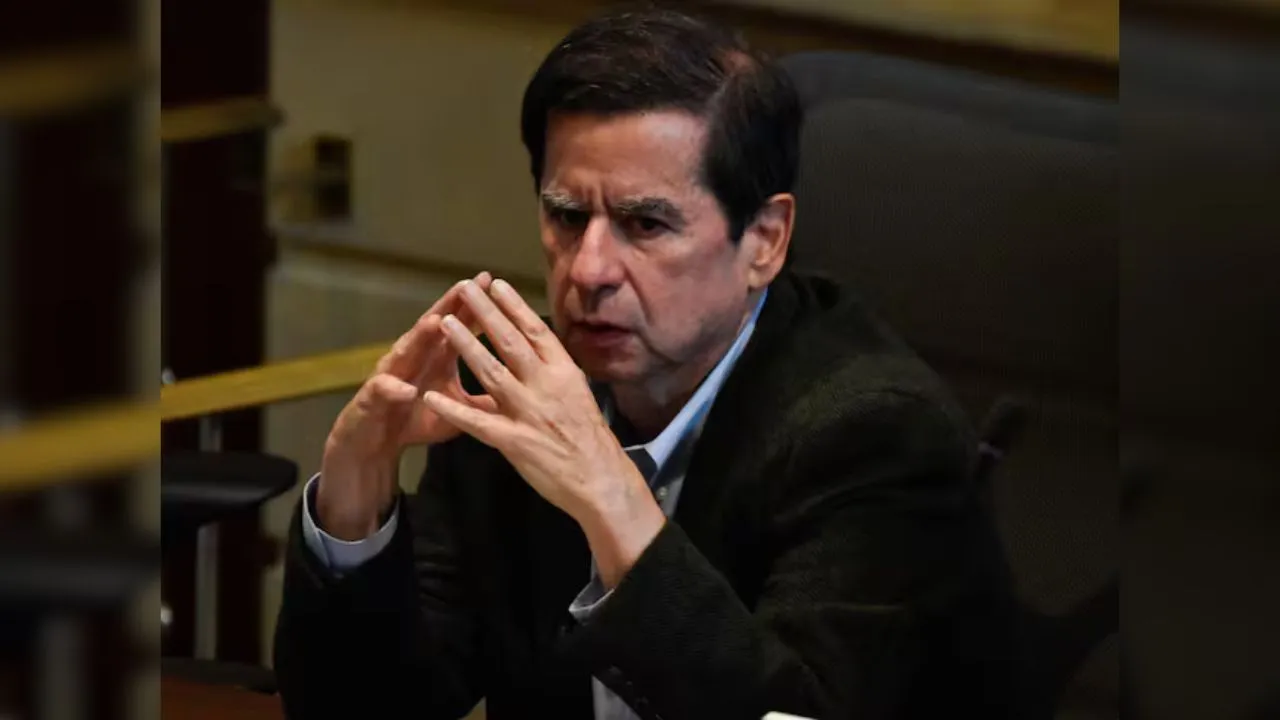 Juan Fernando Cristo, precandidato presidencial, se retira de la consulta. Juan Fernando Cristo se retira de la consulta ‘Frente por la Vida’ y va directo a primera vuelta