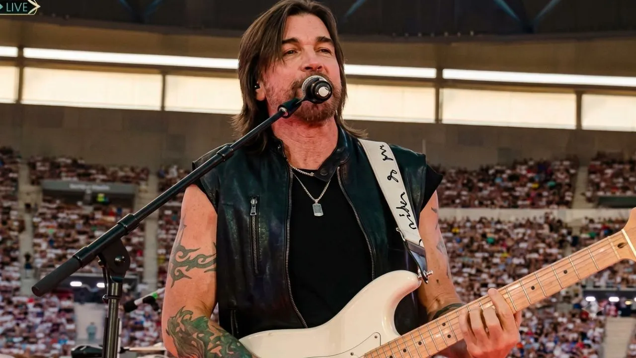 Juanes abrió La Velada del Año VI con su presentación musical. Video | Juanes conquistó La Cartuja de Sevilla ante 80.000 asistentes en La Velada del Año VI