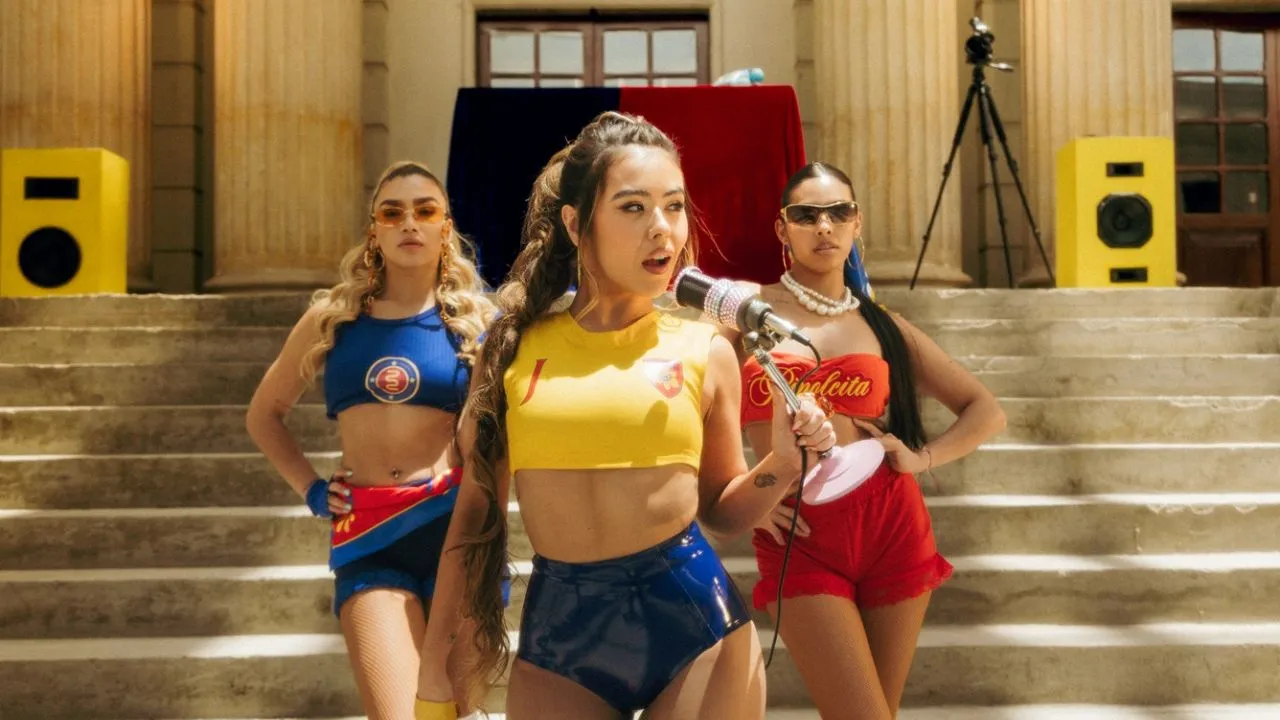 Juliana reinterpreta “Sin Medir Distancias” con un sonido actual y poderoso