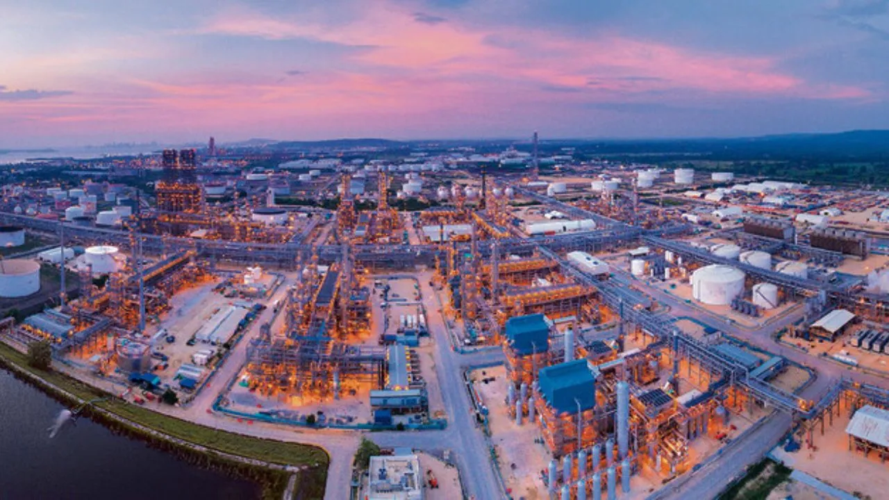 Reficar logra una pausa para seguir funcionando mientras resuelve su disputa con la DIAN Reficar logra una pausa para seguir funcionando mientras resuelve su disputa con la DIAN