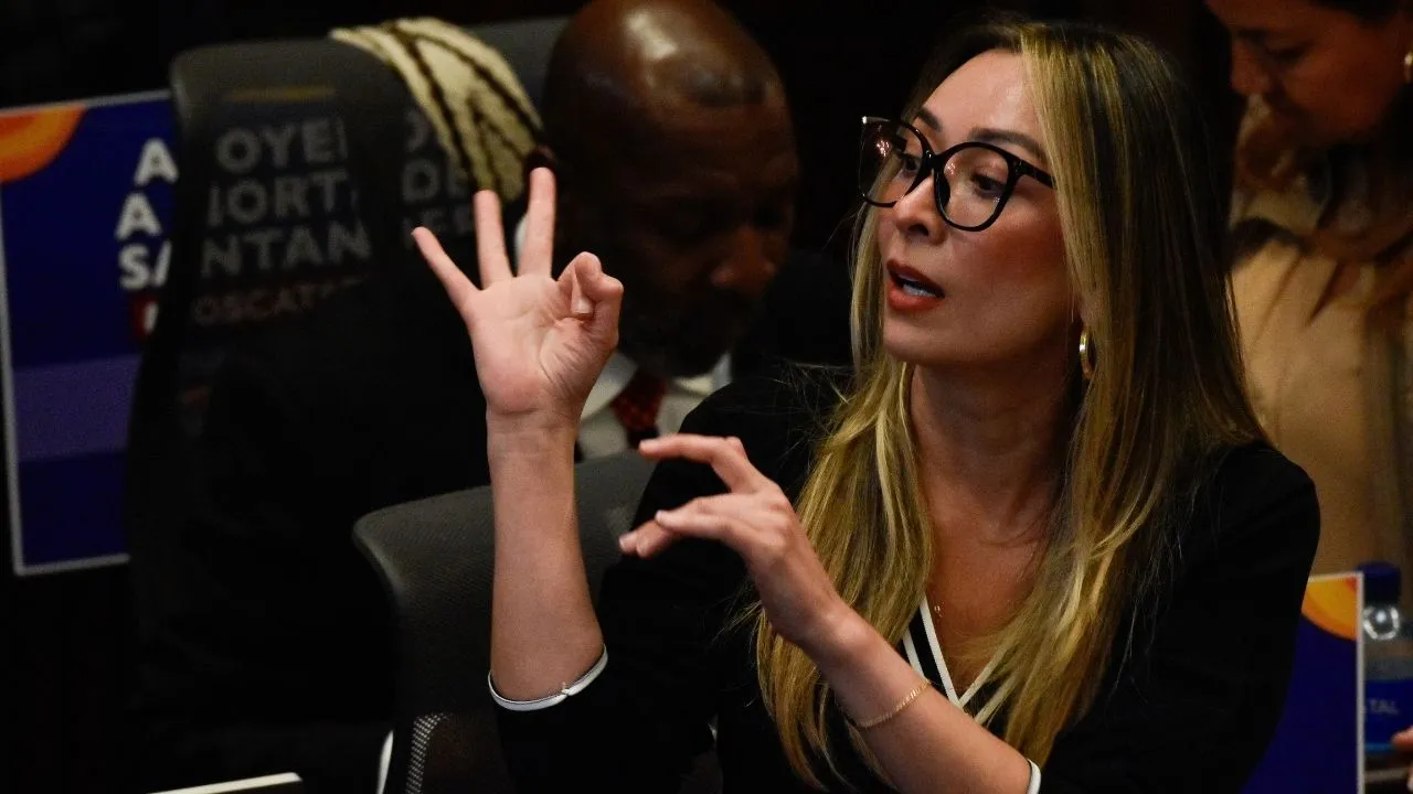 Katherine Miranda denuncia censura al diario que publicó vida de Verónica Alcocer en Suecia: ¿qué dice el gobierno?