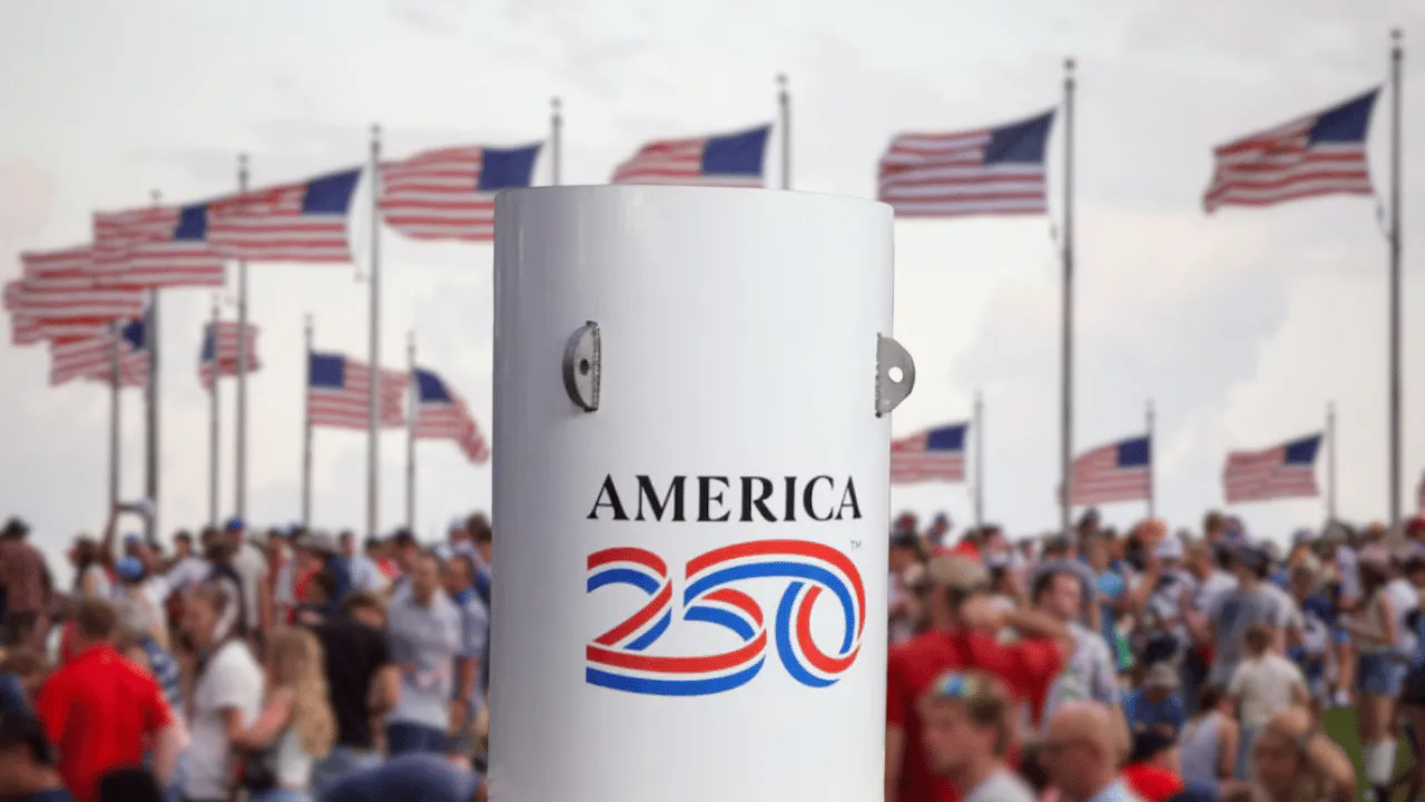 La cápsula del tiempo America 250 será enterrada en Filadelfia hasta el año 2276. EE. UU. enterró hoy una cápsula del tiempo que nadie podrá abrir hasta dentro de 250 años