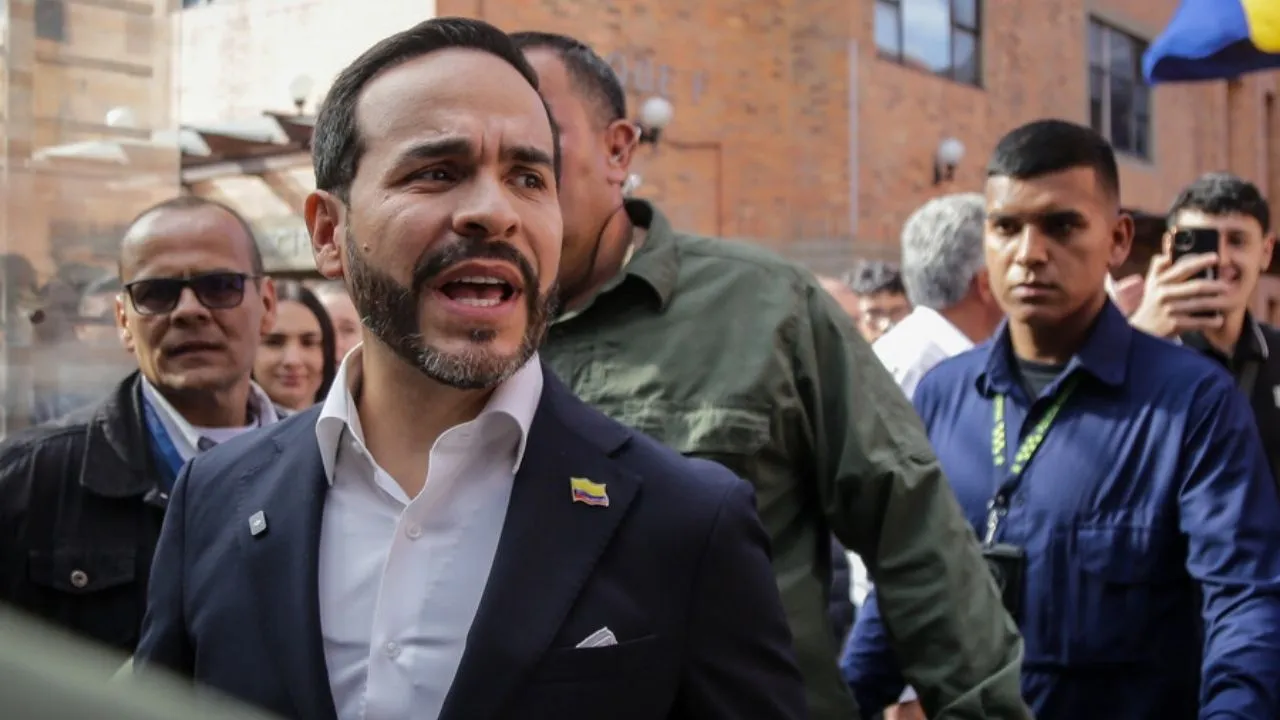 La dura reacción de Abelardo de la Espriella: habló de un “intento de golpe de Estado” "Es un autoatentado para robar elecciones”: De la Espriella sobre suspensión de Petro