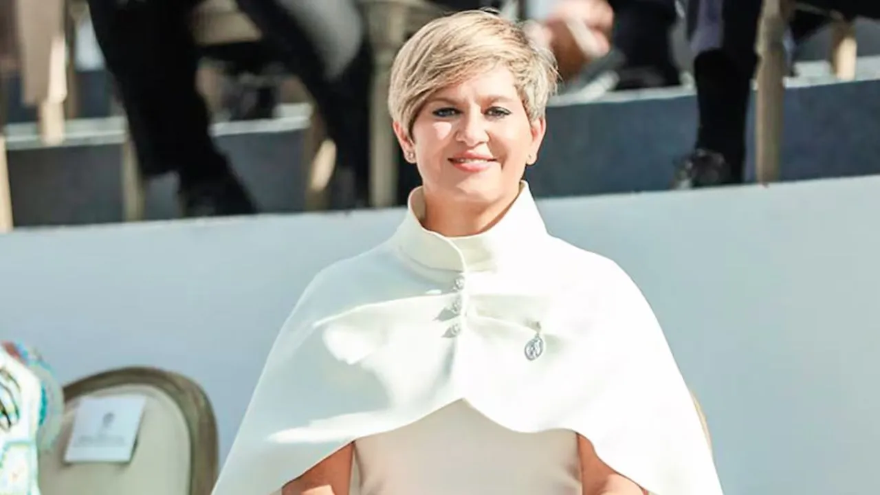 La primera dama Verónica Alcocer permanece en Europa.