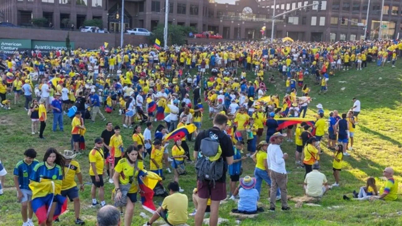 La Selección Colombia tiene en shock a los colombianos que siguen sin digerir la derrota. Colombianos desconsolados por eliminación de la Selección Colombia: guía para superar la tusa