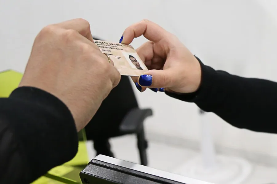Licencia de conducción por puntos en Colombia: multas, sanciones y cambios explicados. Licencia de conducción por puntos en Colombia: ABC para entender los nuevos cambios