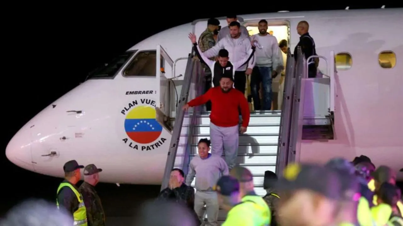 Venezuela recibe nuevo vuelo con deportados en pleno aislamiento aéreo Venezuela recibe nuevo vuelo con deportados en pleno aislamiento aéreo