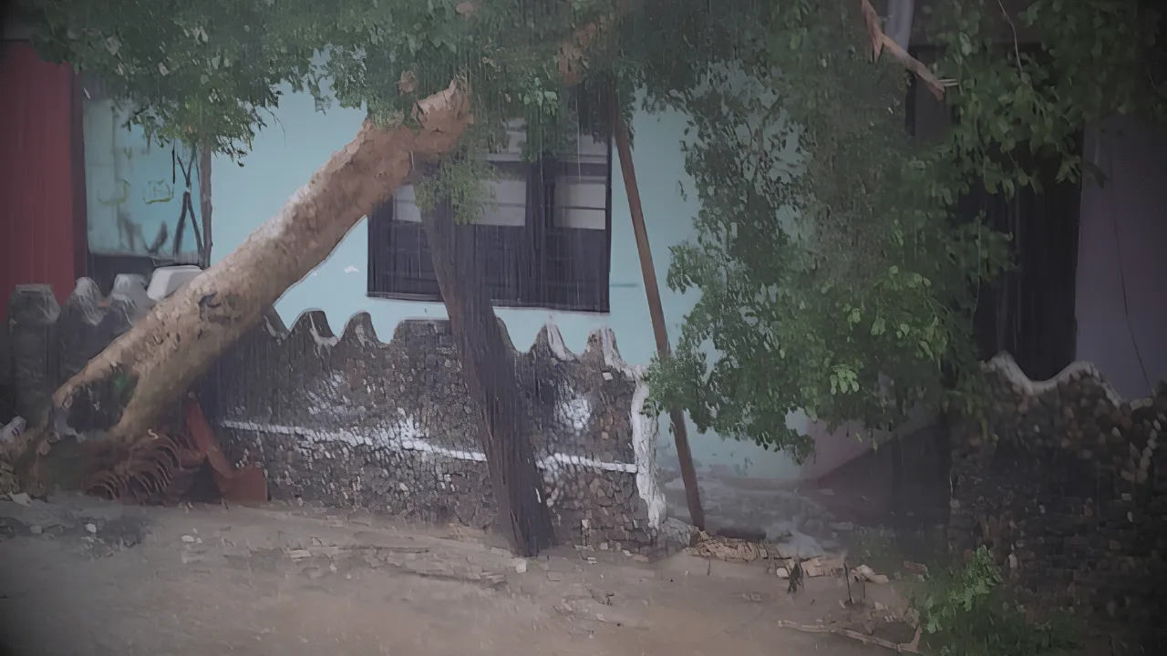 Lluvia y vendaval dejaron unas 300 casas sin techo en Juan de Acosta. Fuertes vientos e intensa lluvia afectan a más de 200 familias en Juan de Acosta, Atlántico