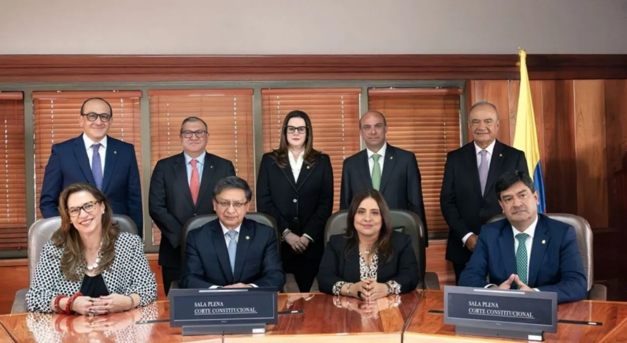 Magistrados de la Corte Constitucional Emergencia económica: el comité de aplausos de los gobernadores