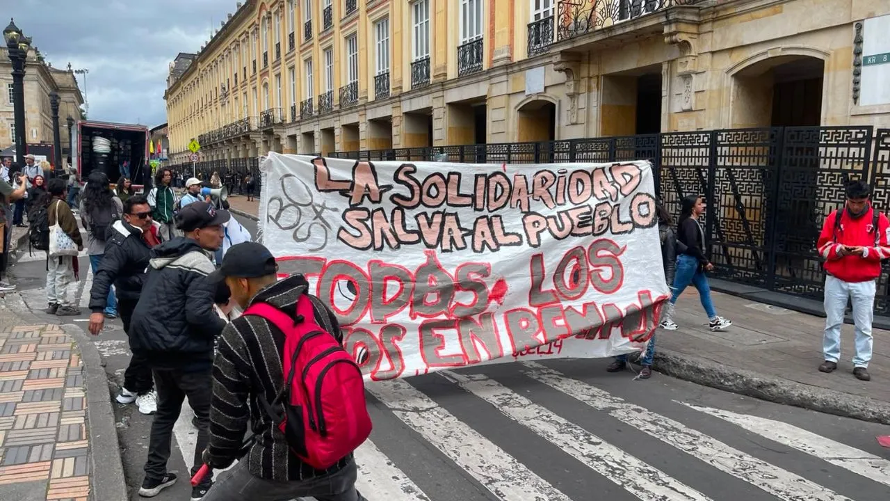 Manifestación desalojo Bogotá Habitantes de El Remanso protestaron en el centro de Bogotá: ¿serán desalojados?
