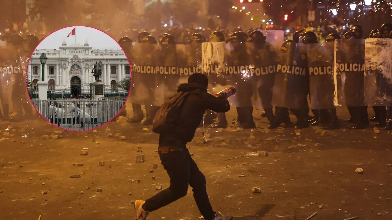 Un manifestante lanza fuegos artificiales a policías en Perú el pasado 15 de octubre. José Jerí ya enfrenta moción de censura en Perú por represión