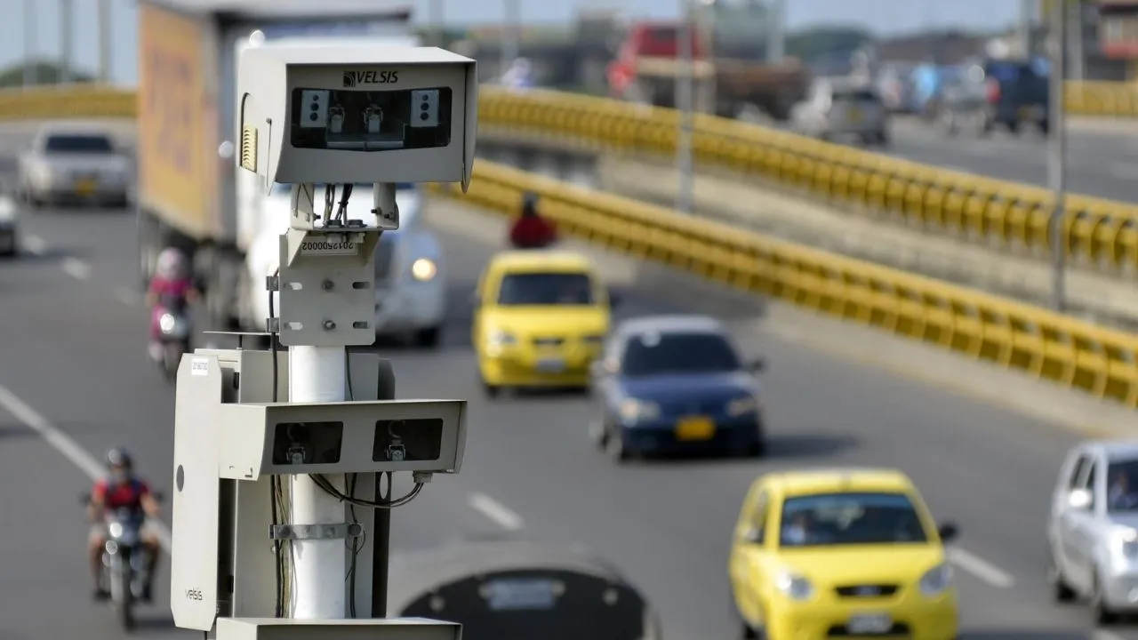 Más de 5,8 millones de fotomultas sin pagar podrían quedar anuladas ¿Tiene fotomultas sin pagar? Gobierno revocará millones de comparendos y uno podría ser suyo
