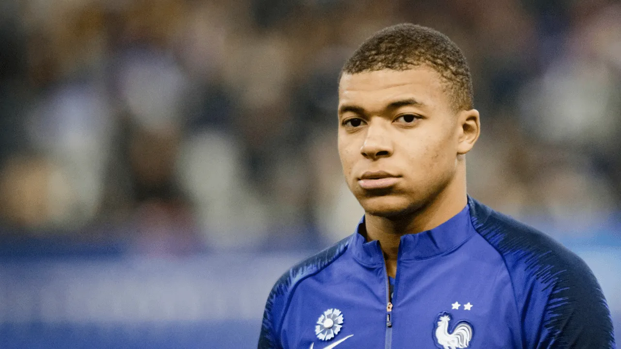 Mbappé ignoró el saludo del arquero Orlando Gill en el cierre del Francia vs. Paraguay. Video | El desplante de Mbappé a un rival y el pelotazo que recibió a cambio en el Mundial