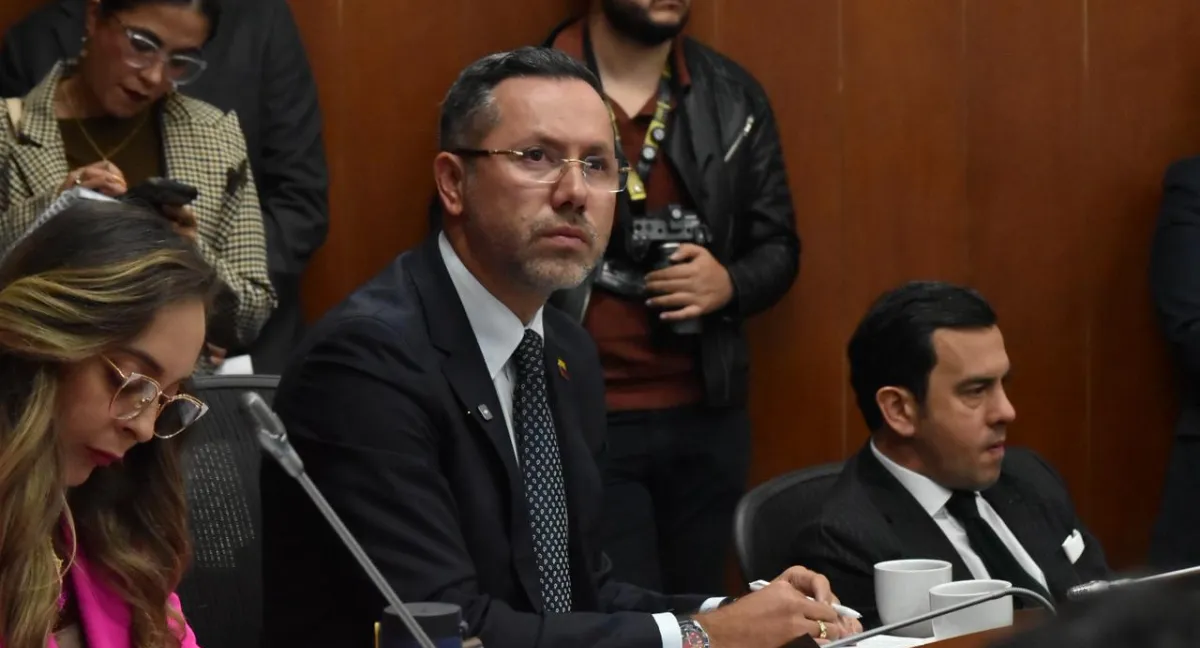 Ministro de Vivienda solicitará más recursos “$ 700 mil millones no es nada”: ministro de Vivienda pedirá más recursos para la reconstrucción
