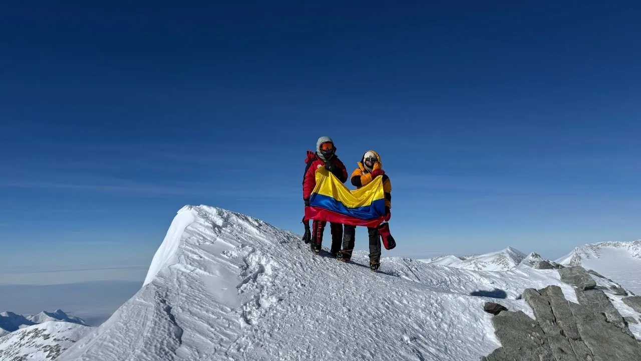 #EXCLUSIVO | Dos mujeres, un mismo sueño: la hazaña que llevó a Colombia a la cima del Monte Vinson en la Antártida #EXCLUSIVO | Dos mujeres, un mismo sueño: la hazaña que llevó a Colombia a la cima del Monte Vinson en la Antártida
