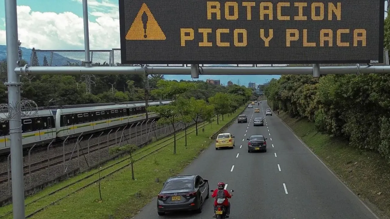 Nueva rotación del pico y placa en Medellín 2026 segundo semestre Cambia el pico y placa en Medellín: así será la nueva rotación confirmada desde agosto