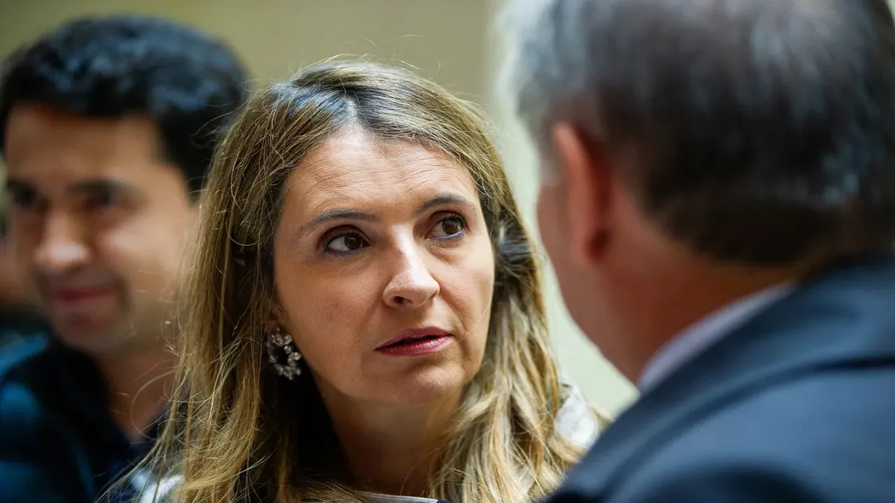 Paloma Valencia contra Petro Paloma Valencia criticó a Petro por mostrar su voto y lanzó advertencia