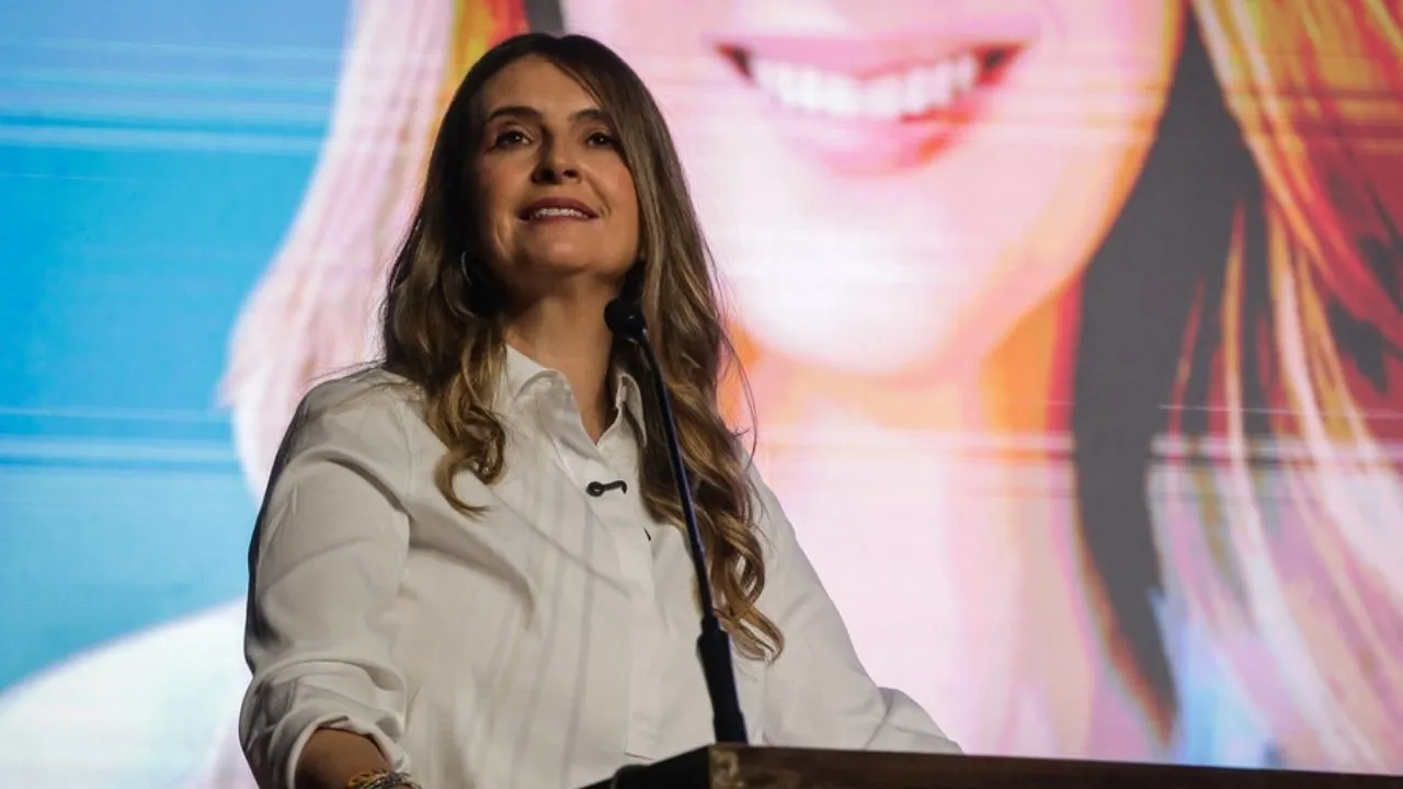 Paloma Valencia denuncia falta de garantías para hacer su campaña. Paloma Valencia denuncia que “con fusiles” imponen votar por Cepeda en zonas de conflicto