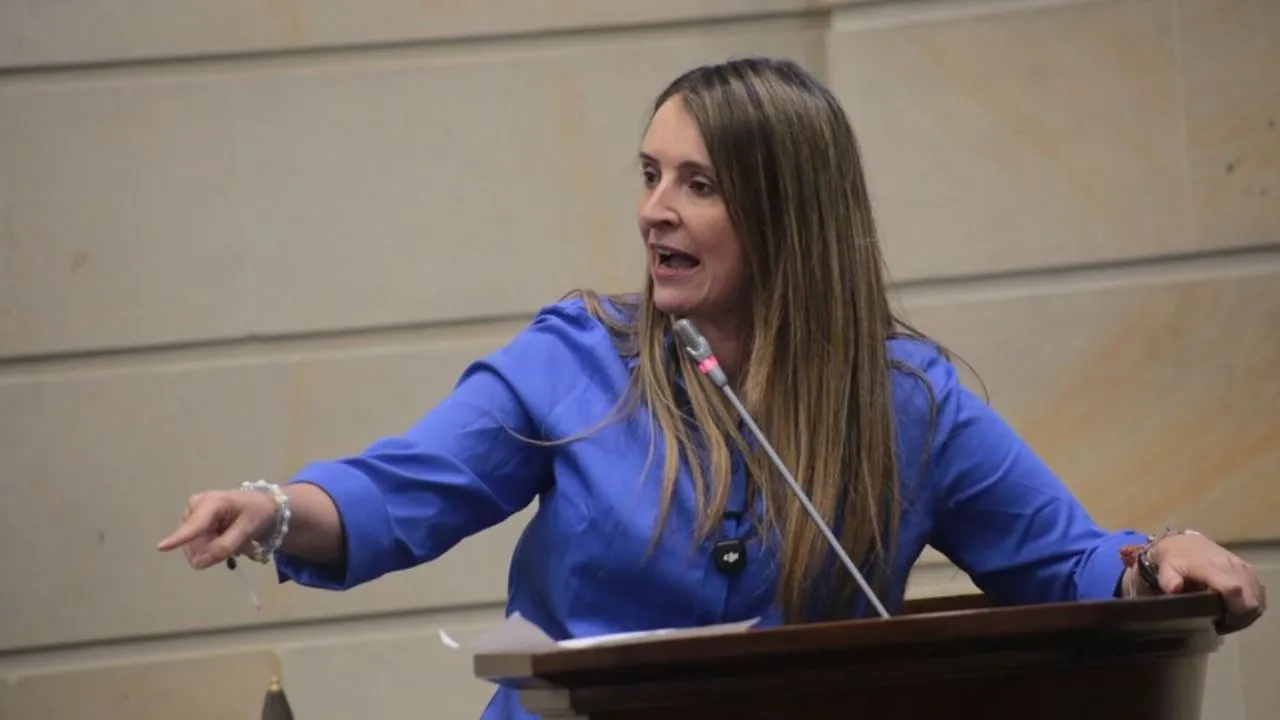 Paloma Valencia dio una dura respuesta al petrismo que la señaló Petrismo dice que campaña de Valencia se planea desde la cárcel, ella responde