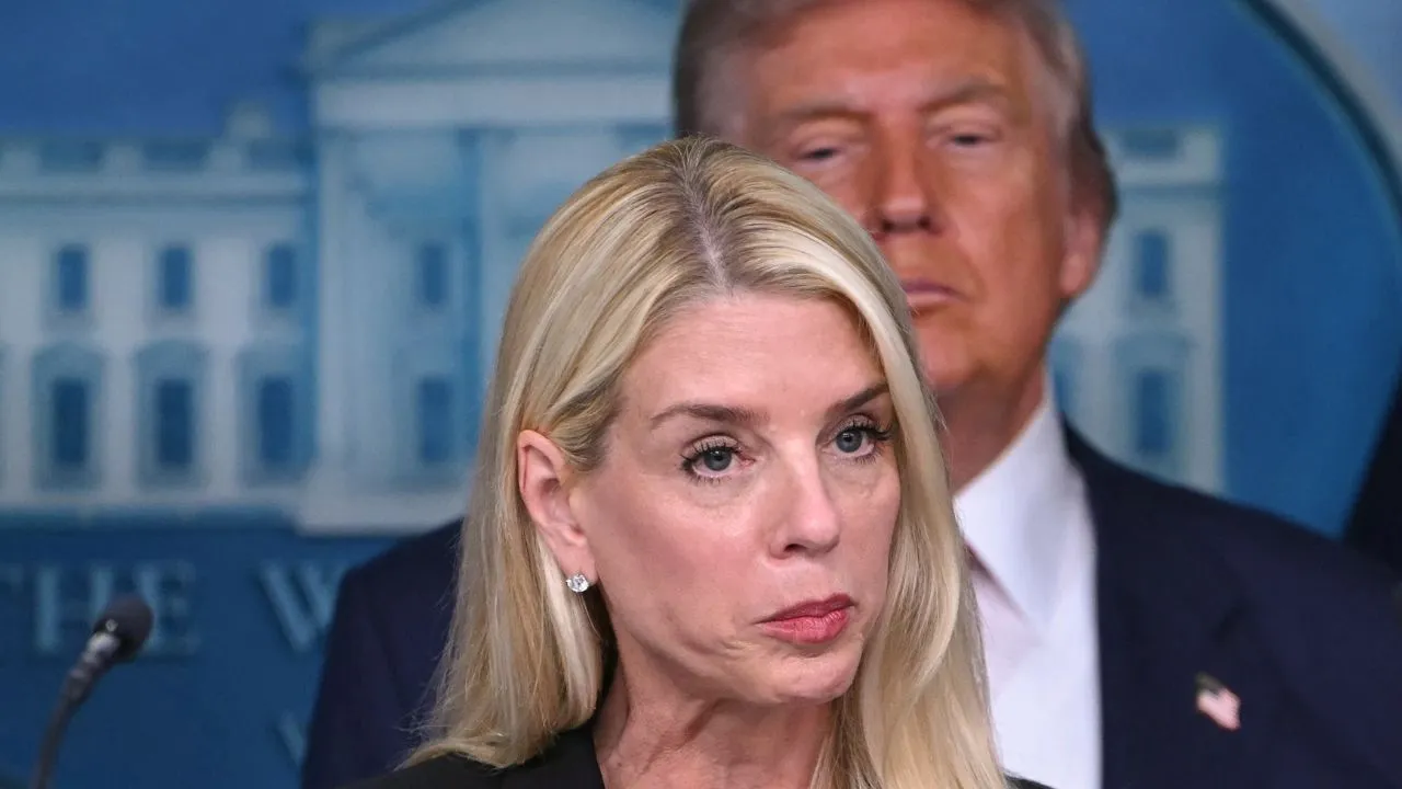 Pam Bondi se desempeñaba como fiscal de EE. UU., hasta este jueves. Trump habla maravillas de Pam Bondi, pero la despide de su cargo: ¿Sabía mucho?