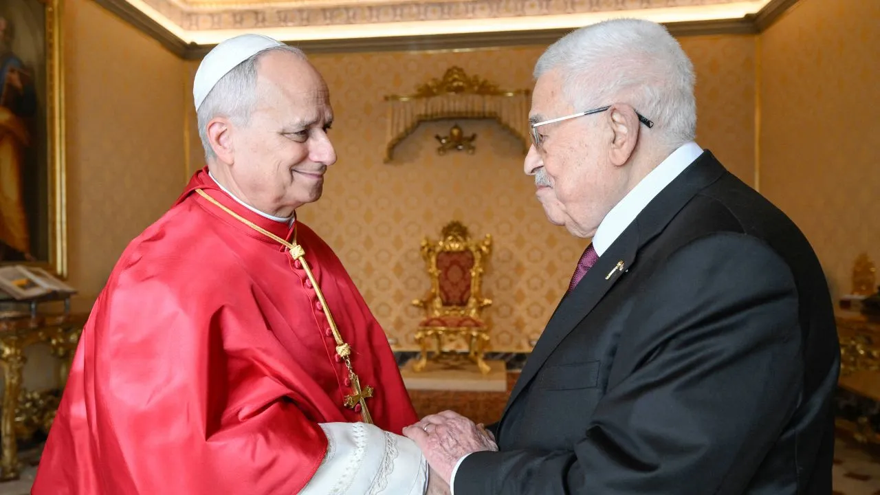 El papa León XIV se reúne por primera vez con el presidente palestino Abás en medio de la crisis en Gaza