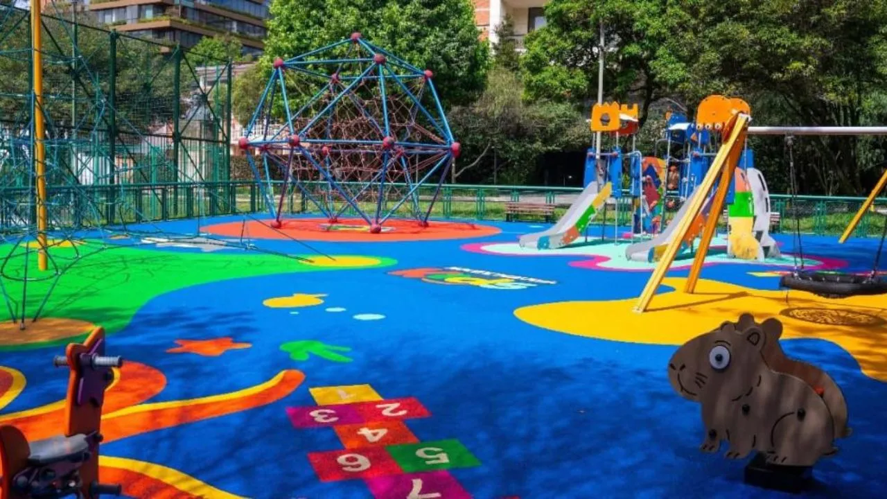 Parque El Nogal luche unas espectaculares canchas gracias a zapatos reciclados. Llega 'Zapato al Parque': El insólito plan con el que recuperaron una zona en Bogotá