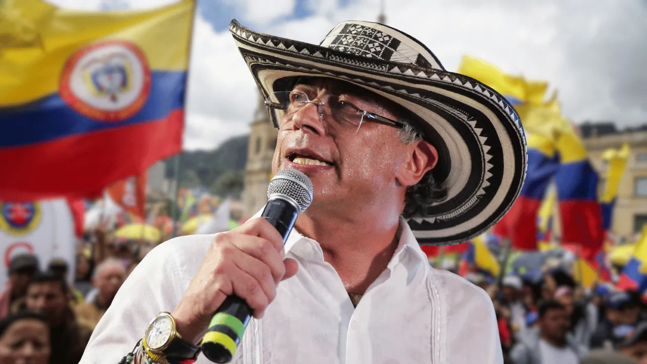 Petro convocó a una movilización nacional para el 20 de julio en defensa de sus reformas. Petro convocó una movilización para el 20 de julio y anunció su despedida: esto dijo