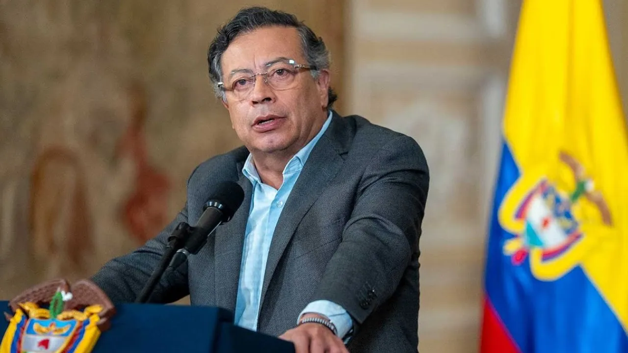 Piden renunciar a Petro a su cargo para hacer campaña Miembro del Gobierno le pidió a Petro que renuncie a su cargo de presidente y fue suspendido
