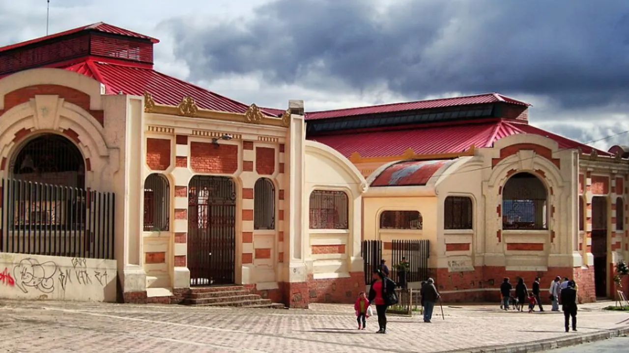 Cien años de la Plaza de Las Cruces: el corazón del mercado que alimenta a Bogotá