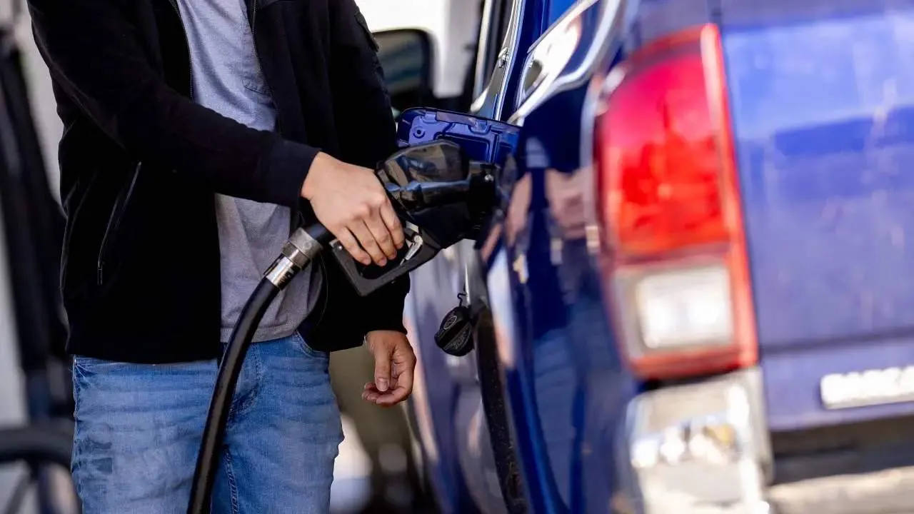 Precio de la gasolina podría subir por conflicto en Medio Oriente ¿Cuánto subiría el precio de la gasolina en Colombia por conflicto en Medio Oriente?