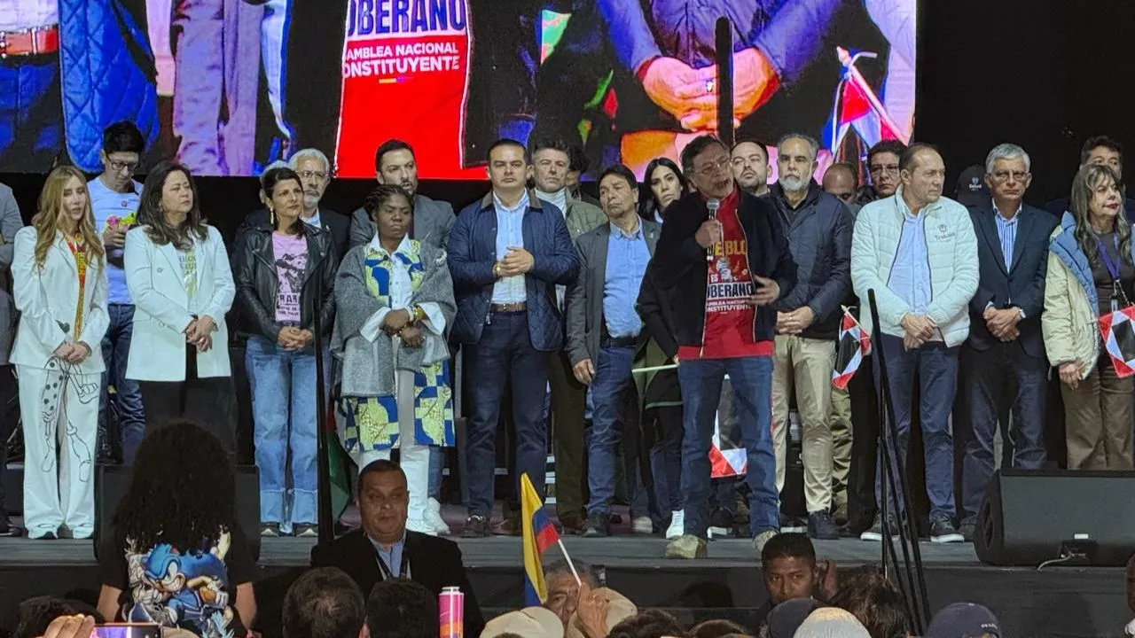 Presidente Gustavo Petro desde la Plaza de Bolívar Así fue el discurso del presidente Petro: respondió a Trump y alentó la constituyente desde Bogotá