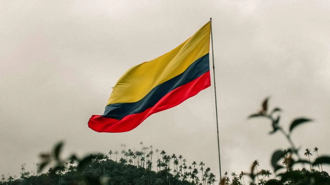 Qué es riesgo país en Colombia Riesgo país: qué es, por qué sube y cómo afecta a Colombia y a millones de colombianos