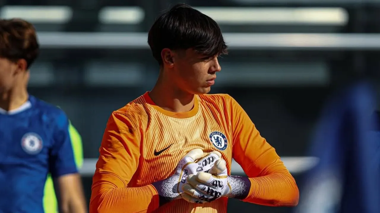 El juvenil colombiano que acaba de firmar con Chelsea y es promesa en el arco