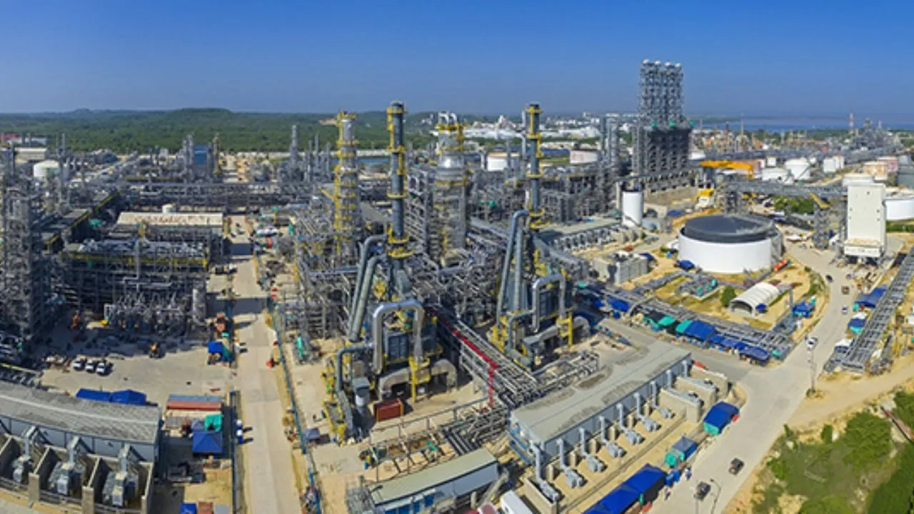 Reficar enfrenta una crisis que amenaza con paralizar su funcionamiento Reficar enfrenta una crisis que amenaza con paralizar su funcionamiento