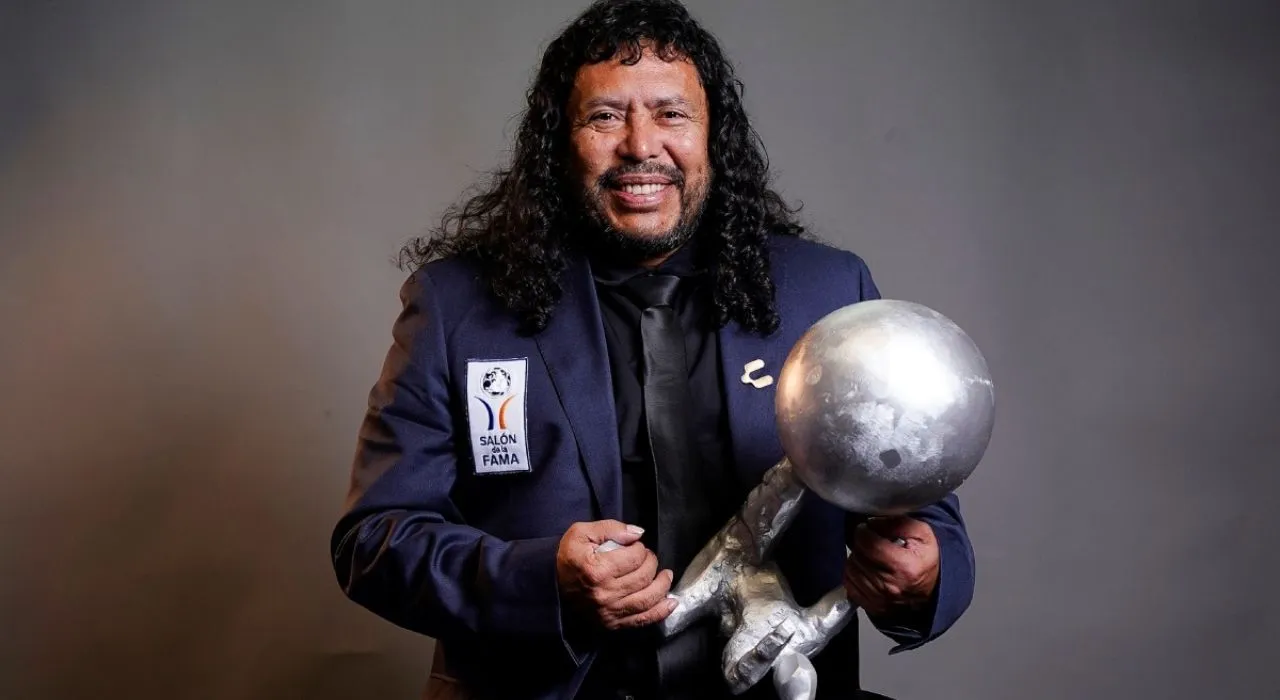 El “Loco” que cambió las reglas y hoy habita en el Salón de la Fama entre los grandes del fútbol El “Loco” que cambió las reglas y hoy habita en el Salón de la Fama entre los grandes del fútbol