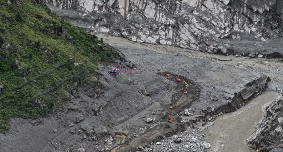Rescate en Nepal Nepal rescata con vida a dos trabajadores atrapados durante nueve días en túnel