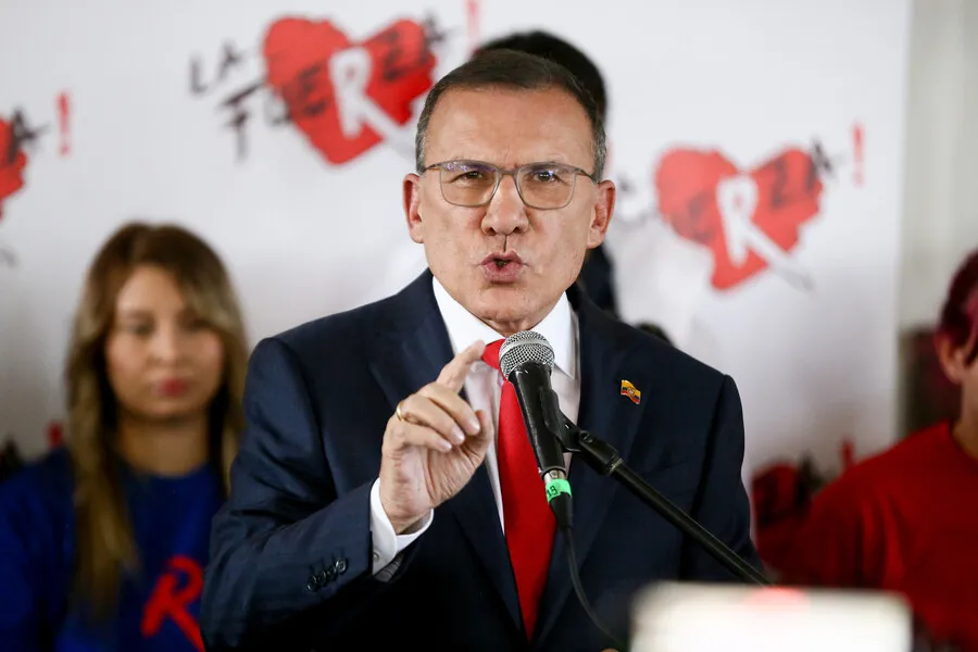 Roy Barreras busca recuperar la confianza de los colombianos en estos meses de campaña Elecciones 2026 | Roy Barreras, después de un cabeza a cabeza con Quintero, se mete a primera vuelta