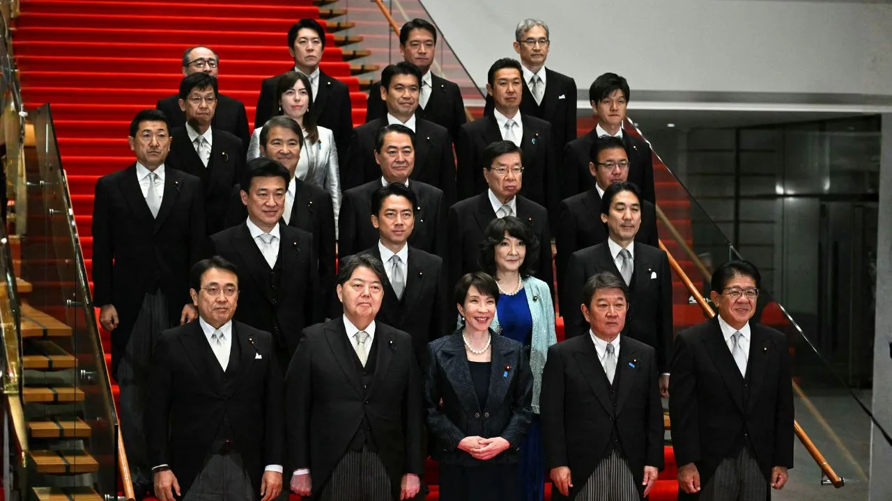 Sanae Takaichi y su gabinete ¿Quién es Sanae Takaichi? la primera mujer en la historia de Japón en ser elegida primera ministra