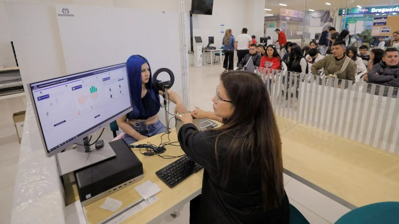 Se reanudan los servicios en todas las sedes de la Registraduría en el país Se reanudaron servicios de registro civil e identificación en todo el país