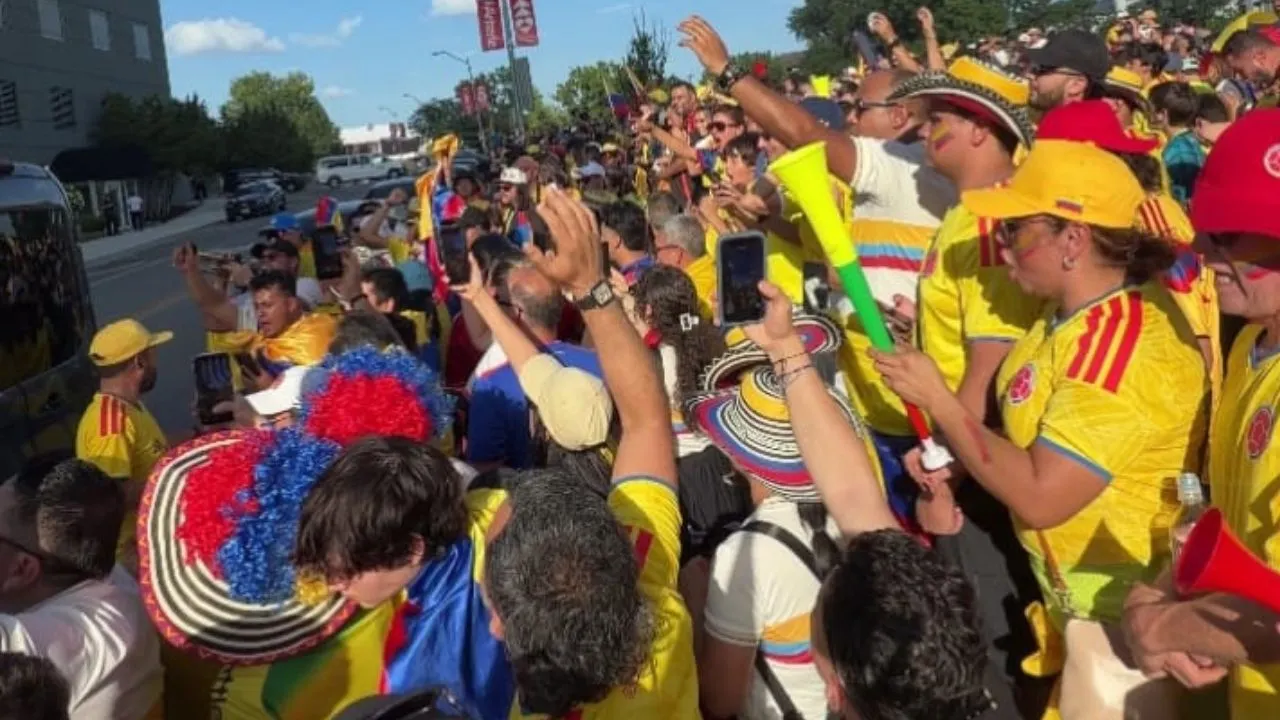 Selección Colombia El banderazo en Kansas: jugadores e hinchas, un solo sentimiento por Colombia