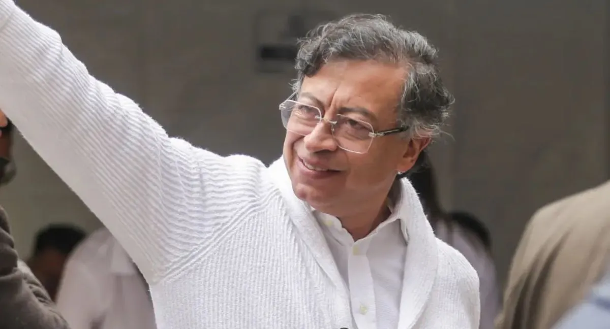 Senado aprobó salida del país de Gustavo Petro Senado autoriza a Gustavo Petro a salir del país durante un año: deberá informar sus viajes