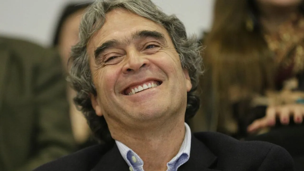 Sergio Fajardo critica las consultas: “No son el camino, favorecen a los extremos” Sergio Fajardo no irá a consultas: “No son el camino, favorecen a los extremos”