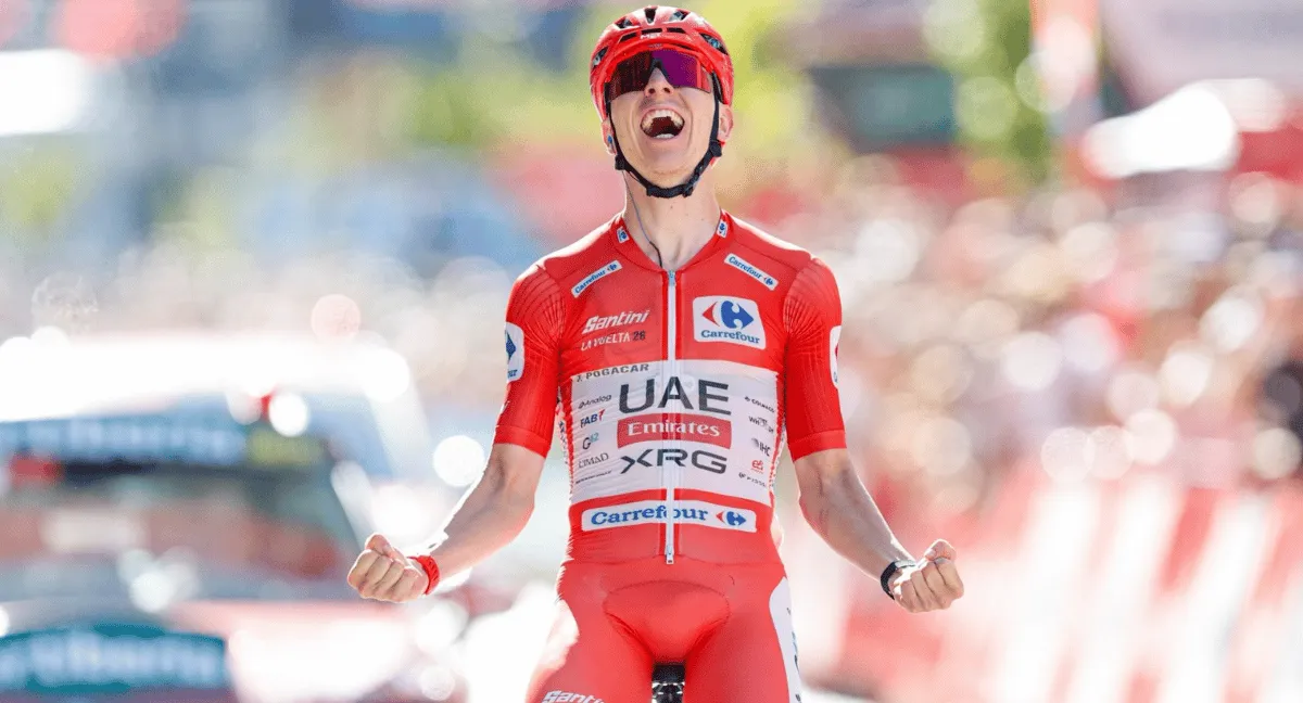 Tadej Pogacar celebra la victoria en la sexta etapa de la Vuelta a España. El esloveno Tadej Pogacar firma su tercer triunfo en la Vuelta a España tras la sexta etapa