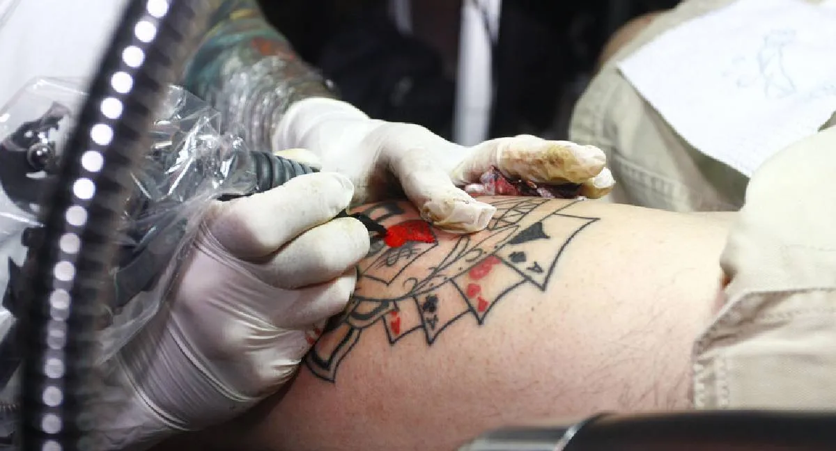 Tatuajes Bogotá Mujer murió mientras le hacían un tatuaje a domicilio en Bogotá: ¿qué se sabe del caso?