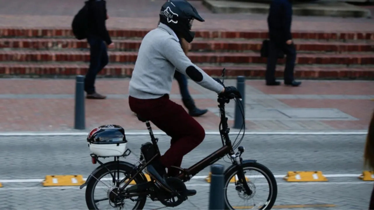 ¿Lo que puede y no hacer al usar patinetas y bicicletas eléctricas? Nuevas reglas ¿Lo que puede y no hacer al usar patinetas y bicicletas eléctricas? Nuevas reglas en Colombia