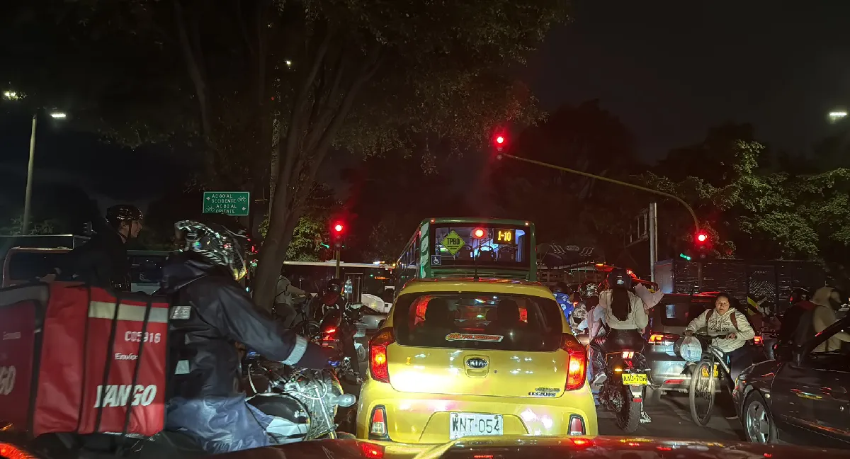 Trancón calle 80 Trancón hoy en la calle 80 afectó el servicio de TransMilenio en Bogotá: así estuvo la movilidad
