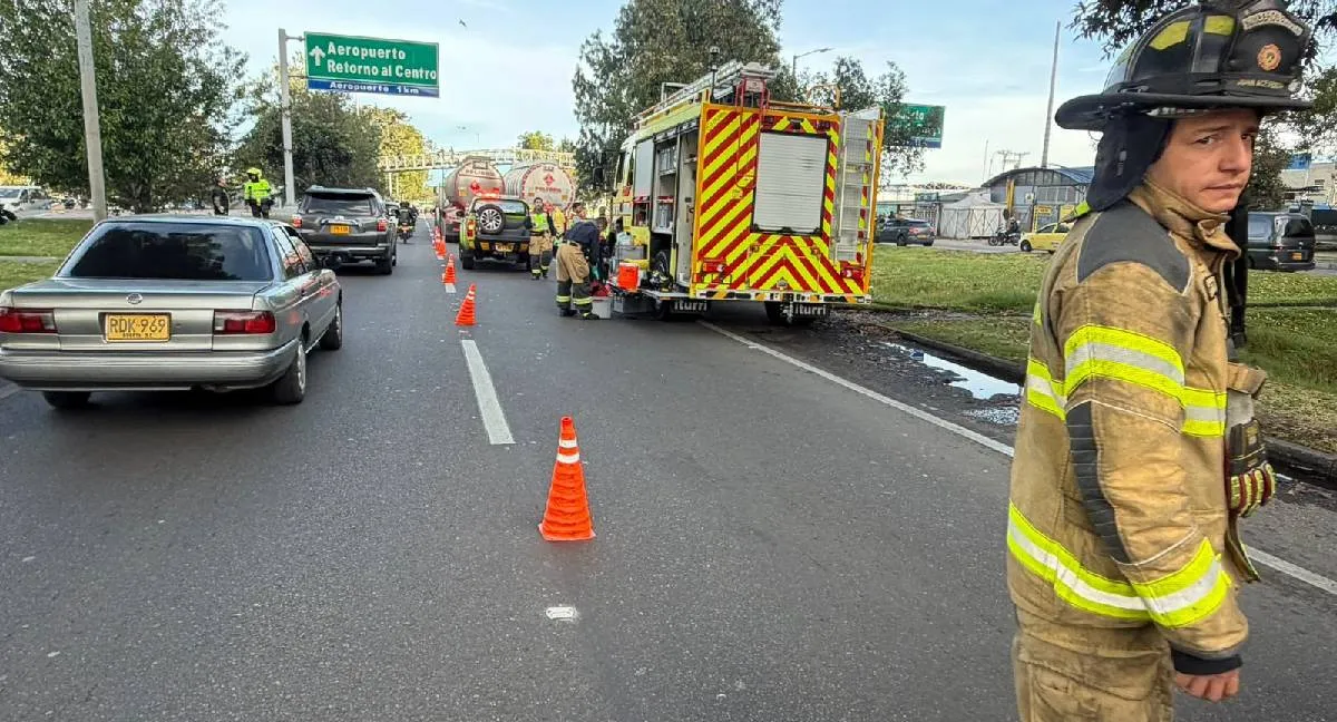 Trancón El Dorado ¡Ojo, viajeros! Trancón de hoy en la calle 26 complica el acceso al aeropuerto El Dorado de Bogotá