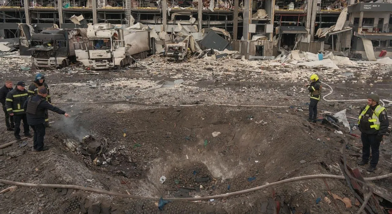 Noche de fuego cruzado entre Kiev y Moscú complica negociaciones del plan de paz estadounidense