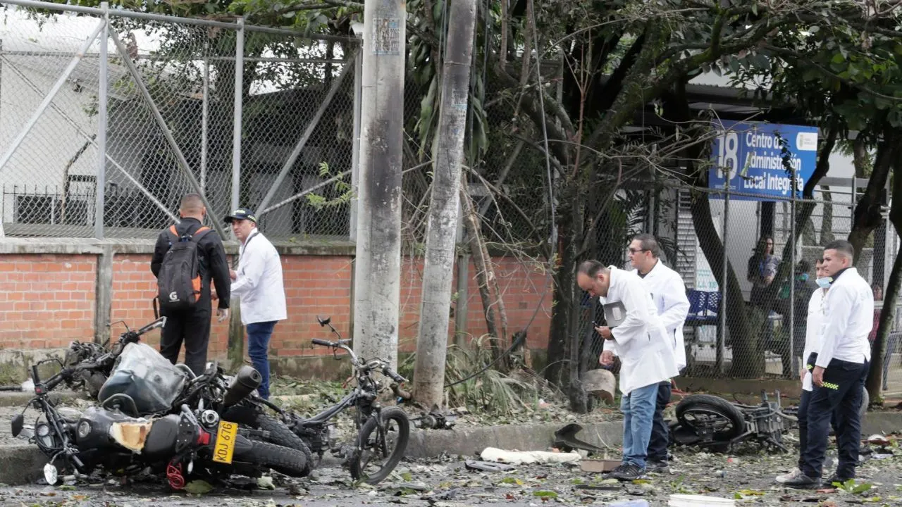 Un atentado con explosivos contra una base militar y el derribo de un helicóptero en Cali Imagen principal