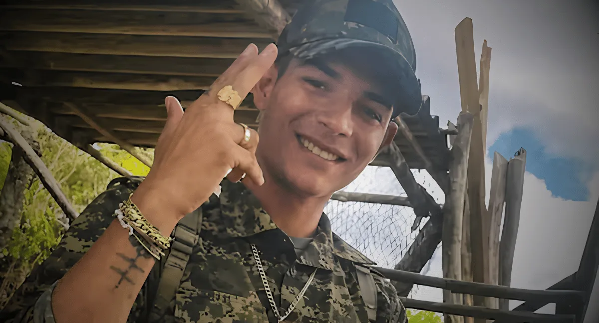 Velas y amuletos de santería en las casas donde se escondía alias 'Bendito Menor'. La Policía halló figuras de santería y amuletos en las casas donde se ocultaba alias 'Bendito Menor'